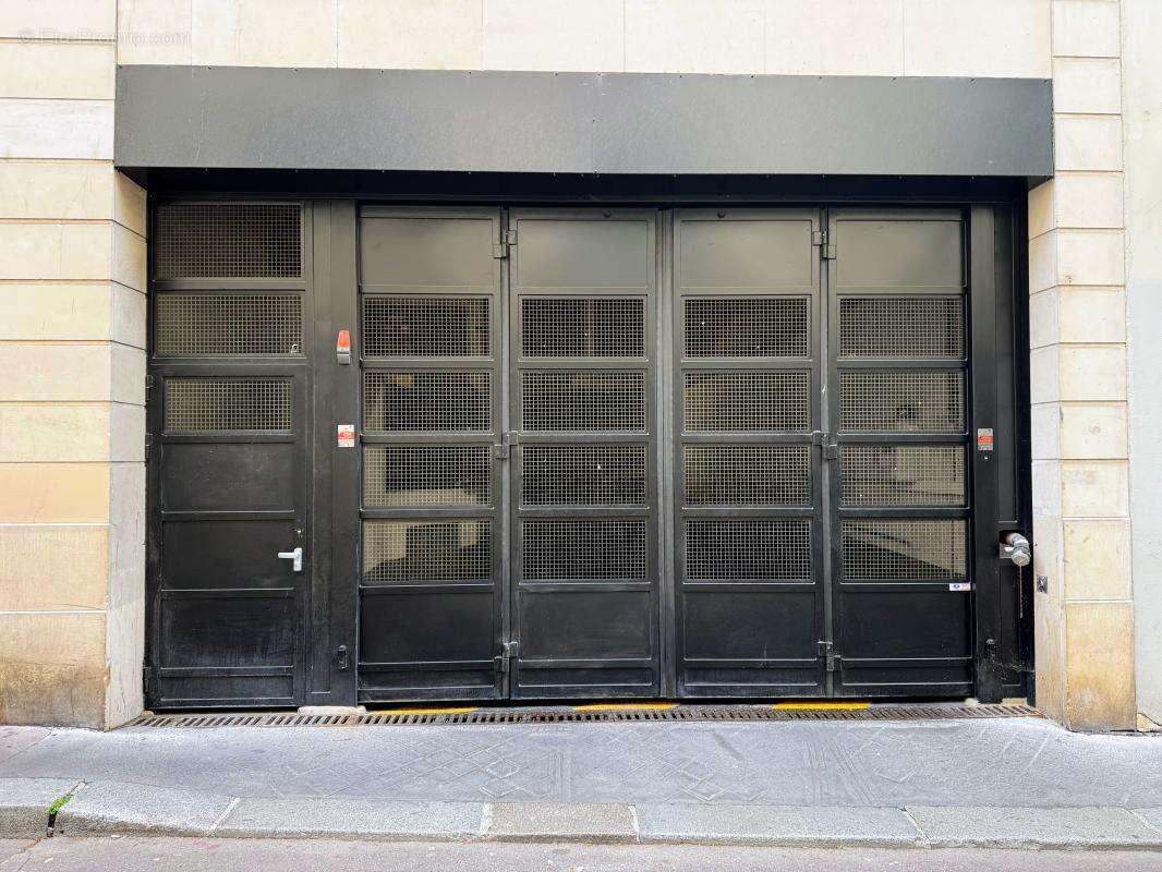 Parking à PARIS-10E