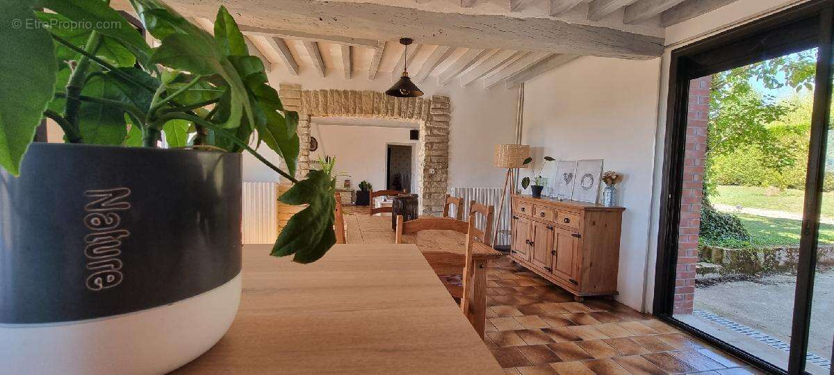 Maison à PONT-SUR-YONNE