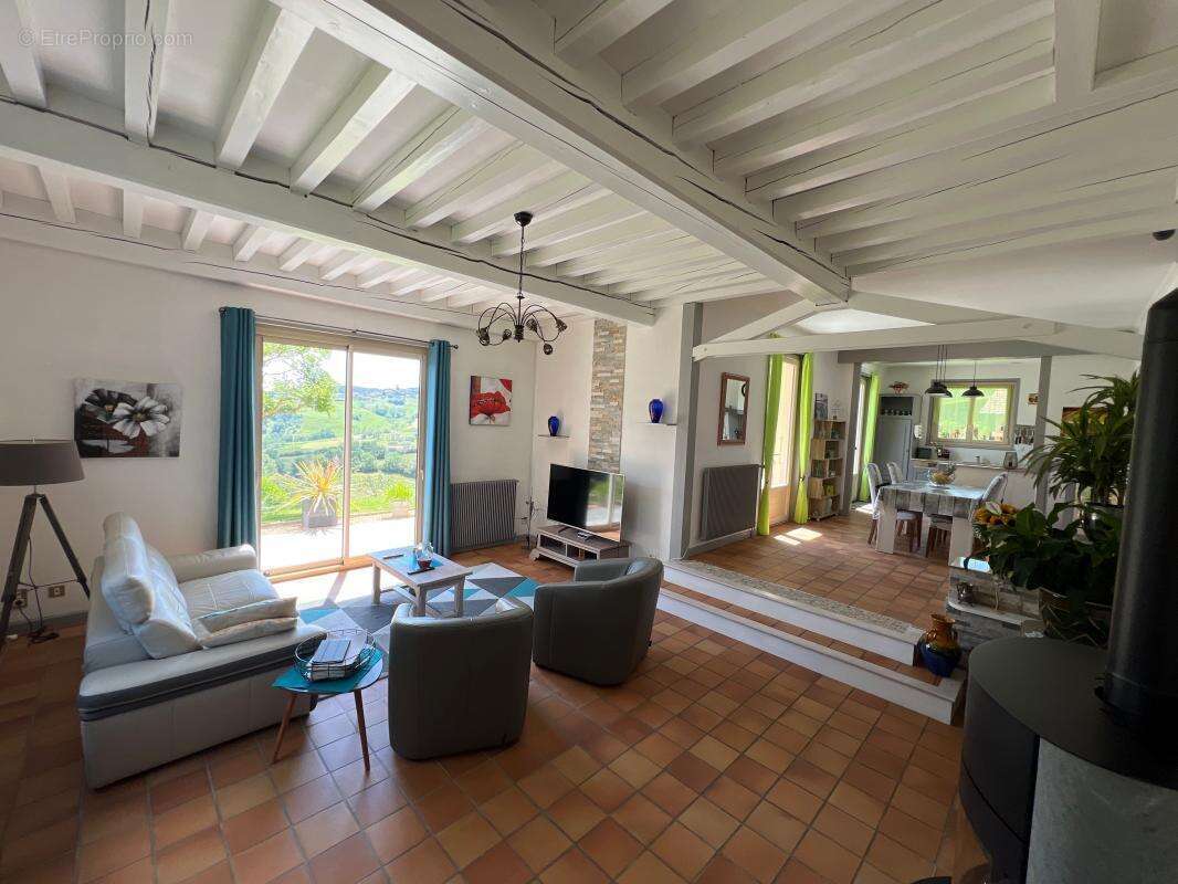 Maison à MONTROTTIER