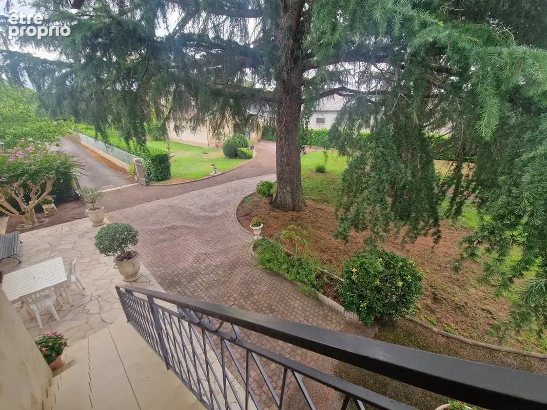 Villa Familiale avec appartement, grand garage et terrain plat - photo 16