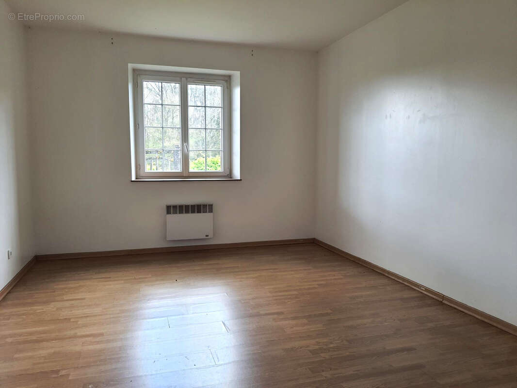 Maison à NAZELLES-NEGRON