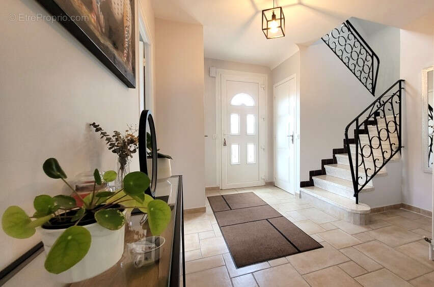 EXCLUSIVITE à CORMELLES LE ROYAL, maison de 7 pièces  165m² sur sous-sol terrain 1000m² - photo 7