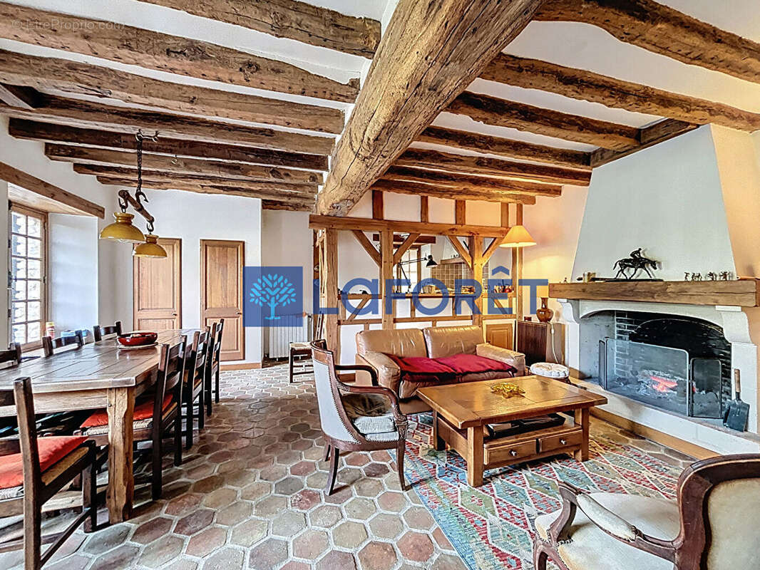 Maison à JUMEAUVILLE