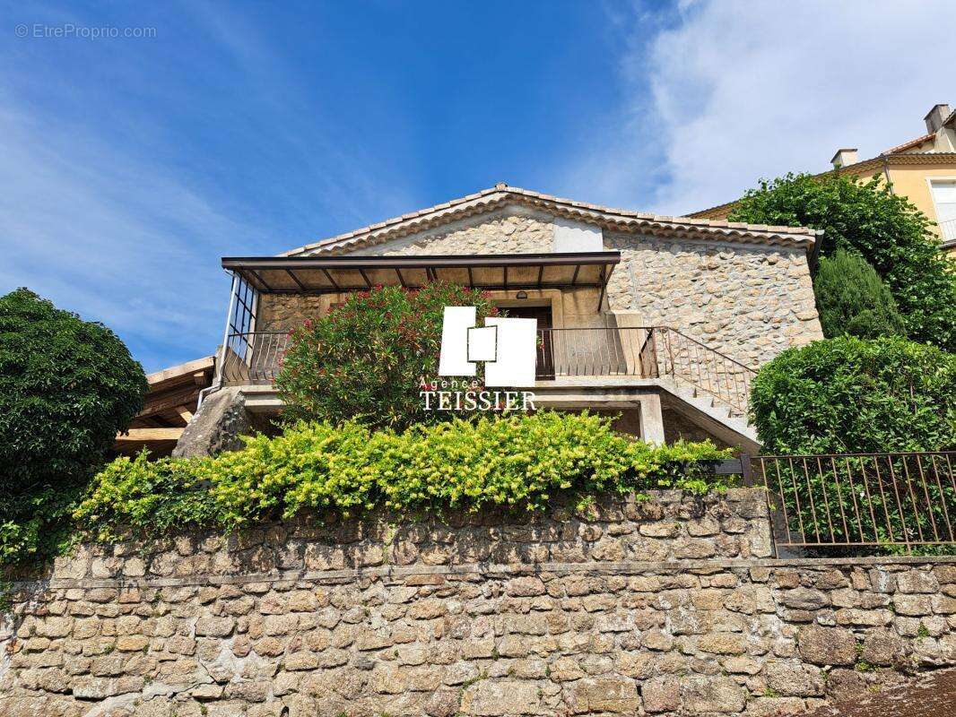 Maison à ROCHER