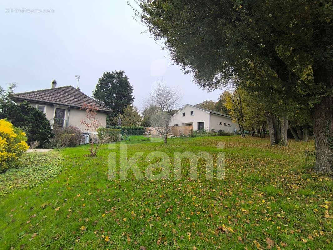 Terrain à BOUSSY-SAINT-ANTOINE