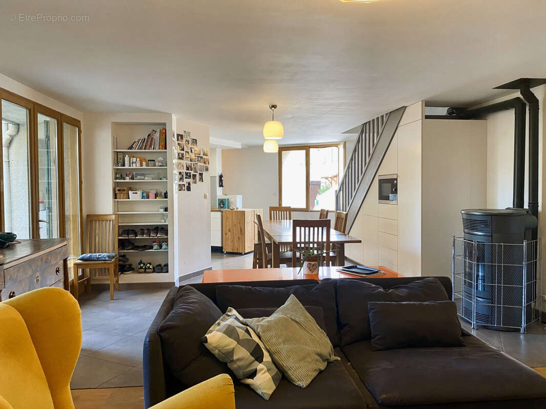 Maison en pierre rénovée 130 m2 avec toit-terrasse - Crozes-Hermitage. - photo 2