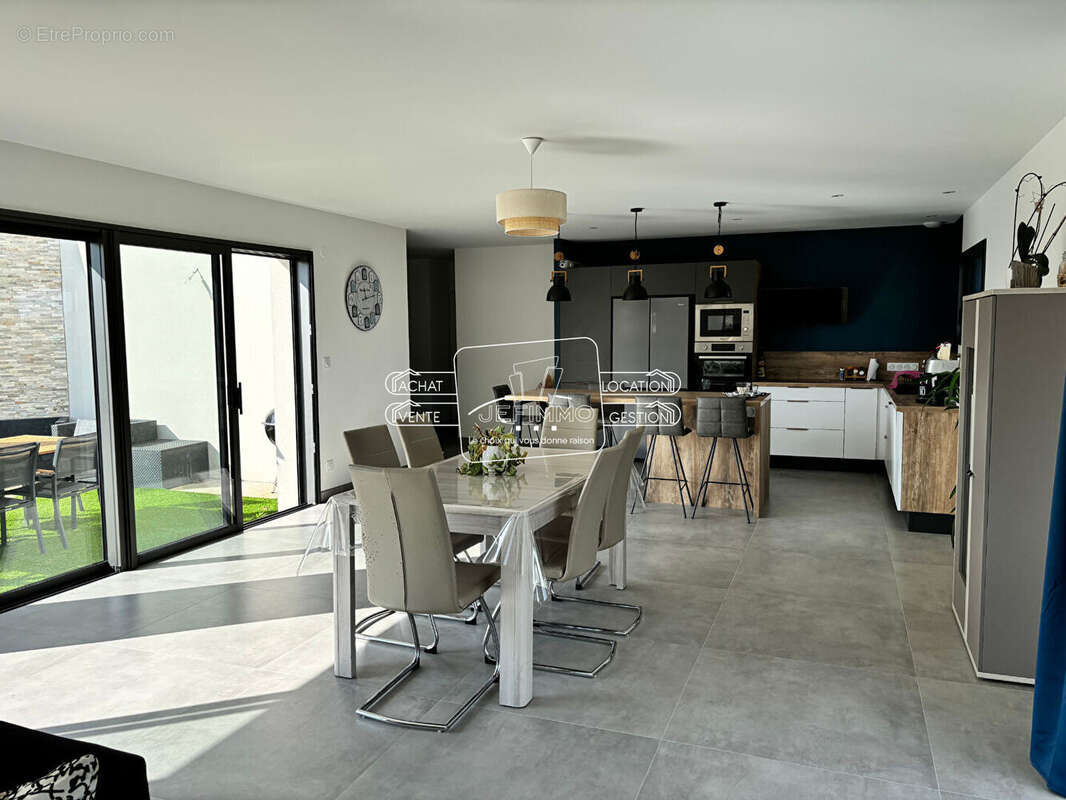 Maison à LA VARENNE