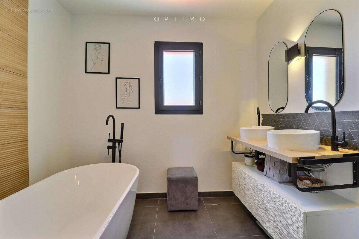 Maison à SAINT-GENIS-DES-FONTAINES