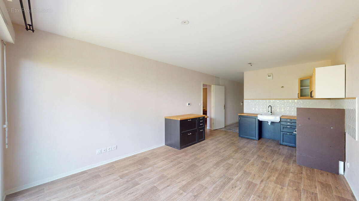 T2 en rez-de-jardin avec terrasse et parking - photo 2