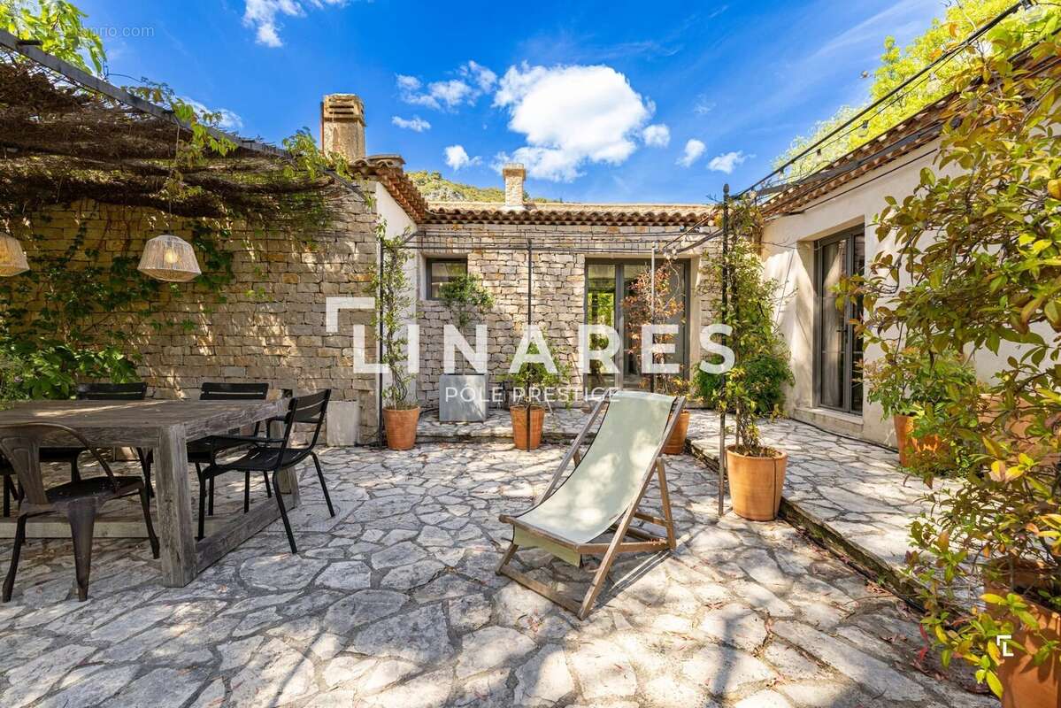 Maison à VAUVENARGUES