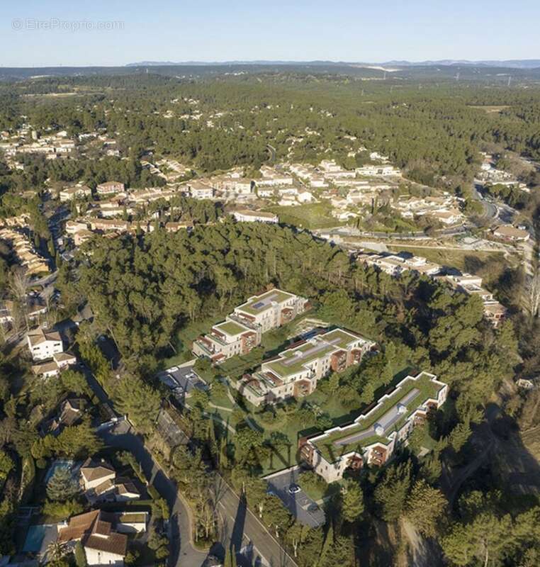 Appartement à SAINT-CLEMENT-DE-RIVIERE