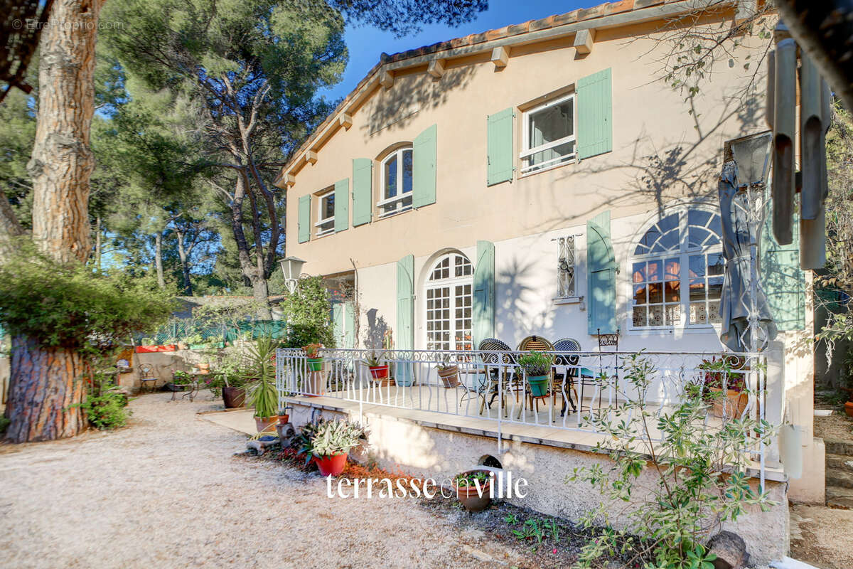 Maison à SAINT-CYR-SUR-MER