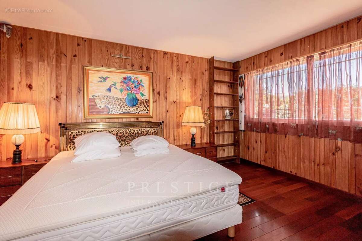 Appartement à SAINT-LAURENT-DU-VAR