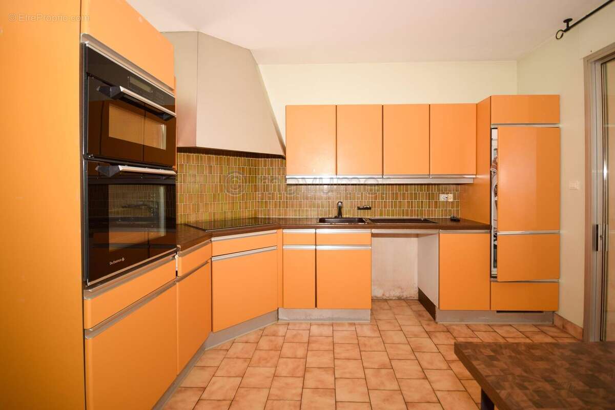 Maison T5 de 170m2  - 2 garages - 3000m2 de terrain - 83400 Cavaillon n°9 - Maison à CAVAILLON