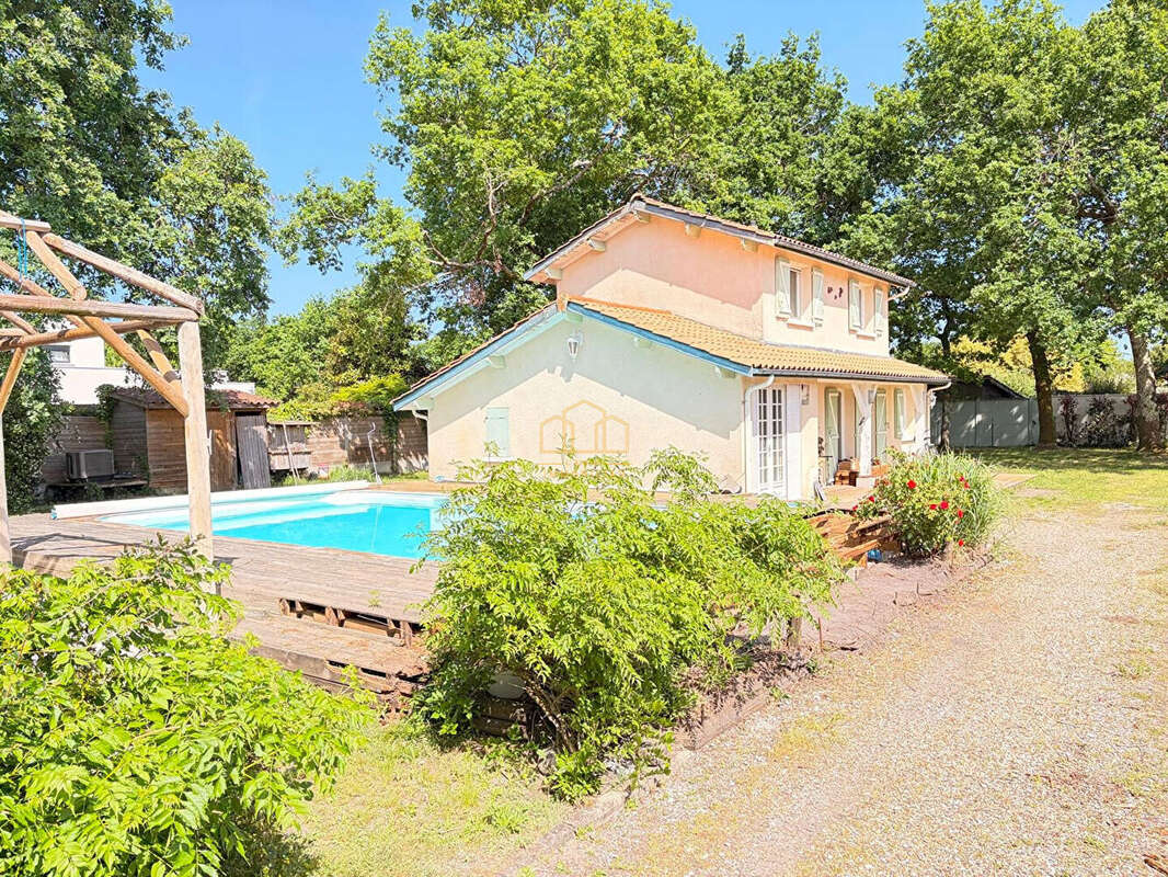 Maison T5 avec piscine et jardin à vendre à Gujan-Mestras - photo 5