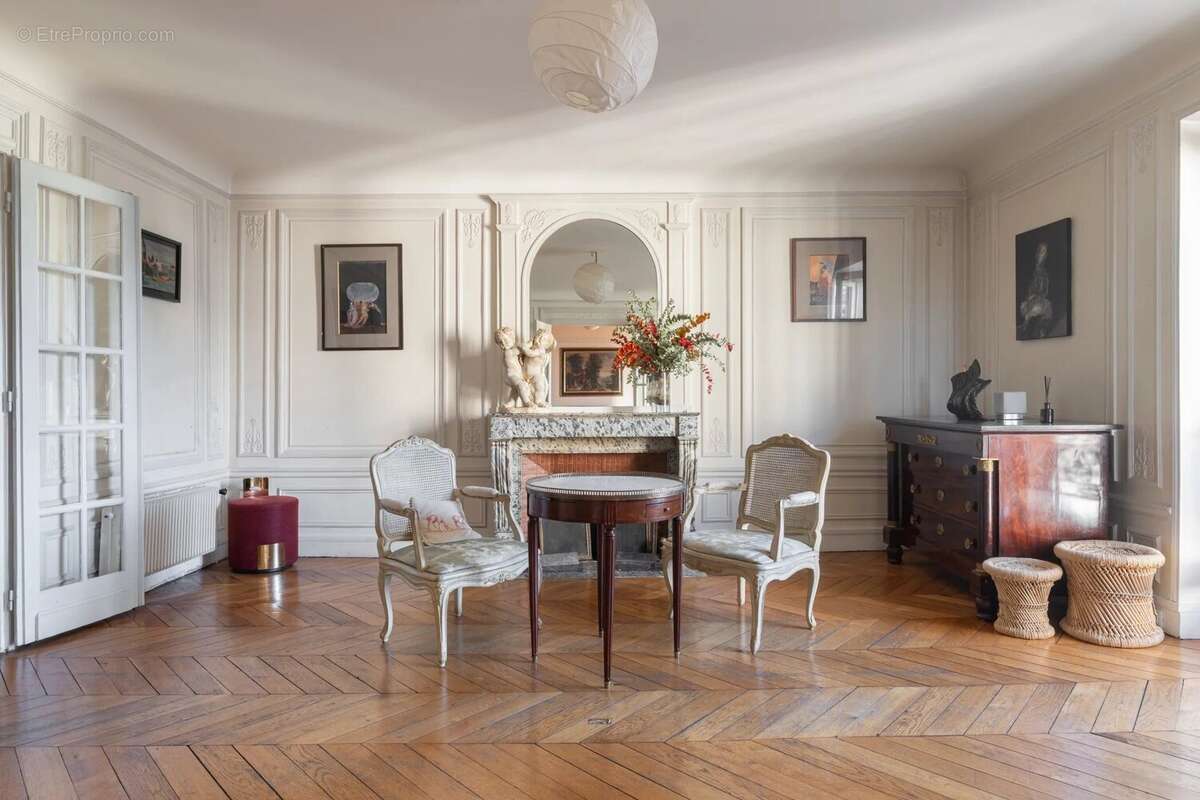 Appartement à PARIS-1E