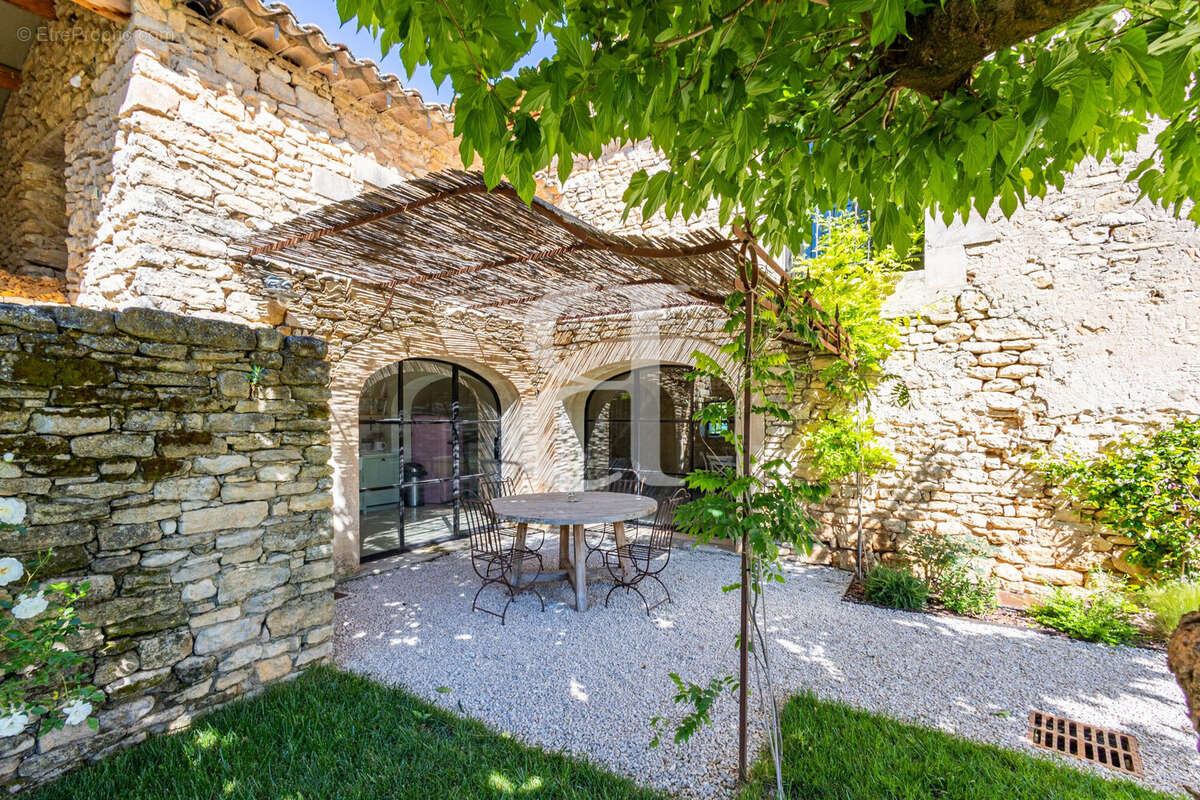 Maison à GORDES
