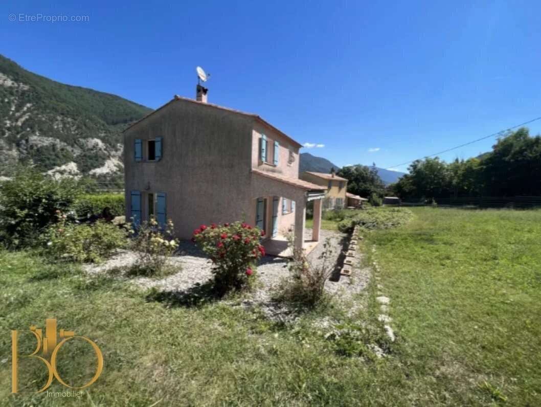 Maison à ENTREVAUX
