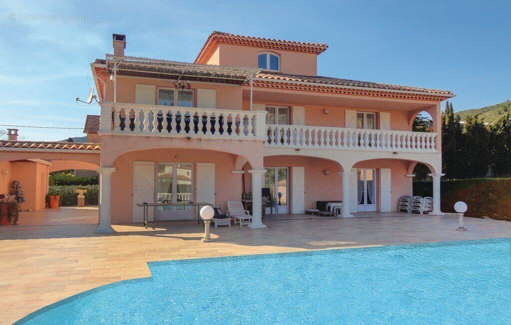 Photo 1 - Maison à ROQUEBRUN