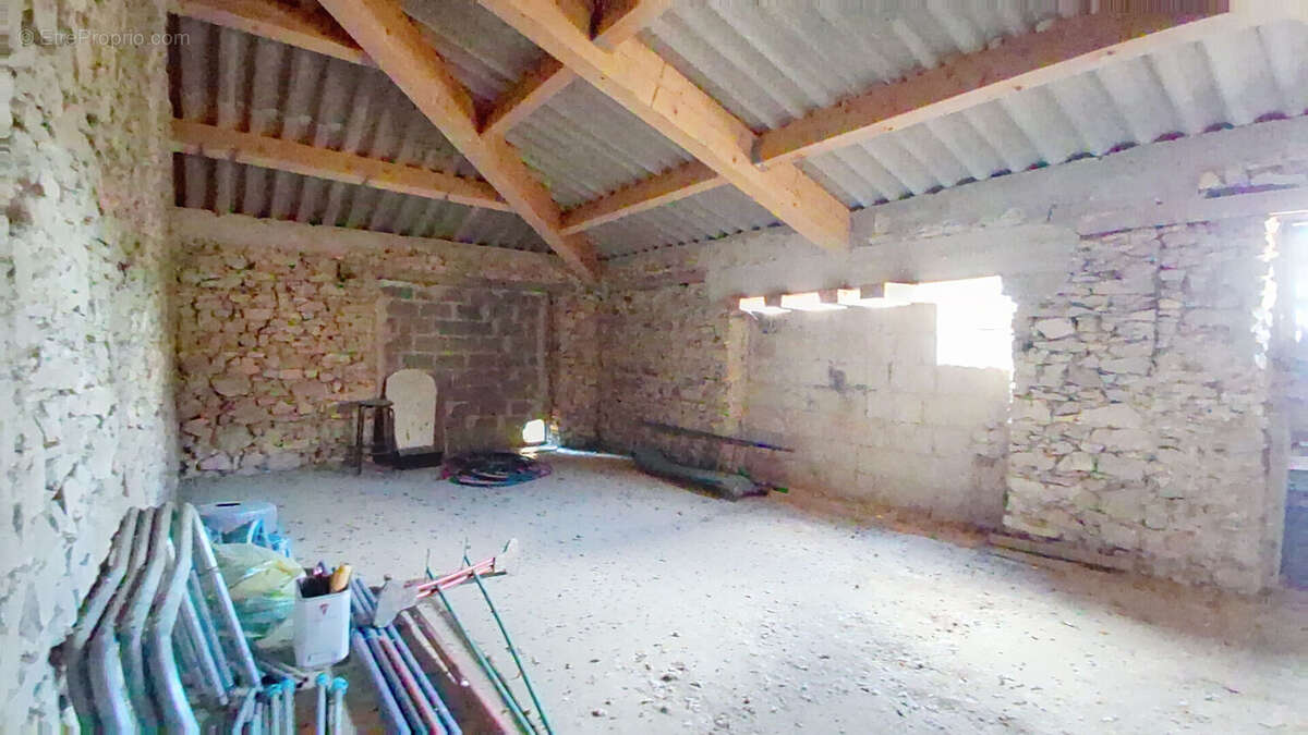 Maison à LAUDUN-L&#039;ARDOISE