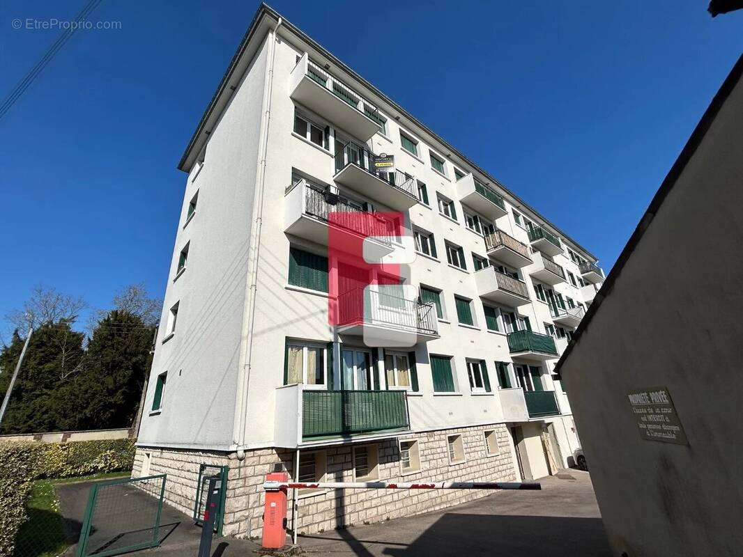 Appartement à SAINTE-SAVINE