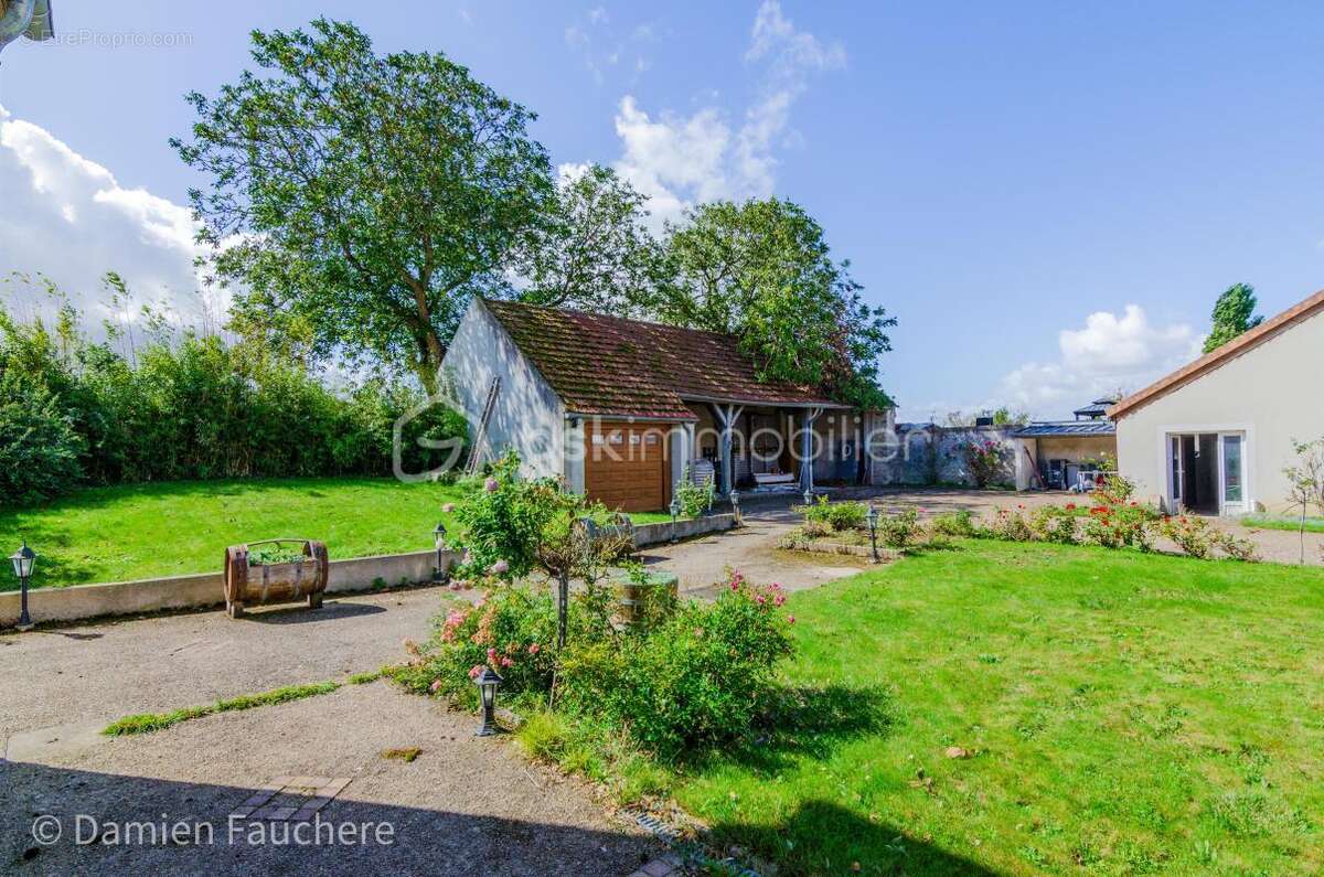 Incroyable POTENTIEL ! Splendide DOMAINE, ensemble immobilier au sein d’un ancien corps de ferme rénové, 340 m² habitables sur p - photo 16