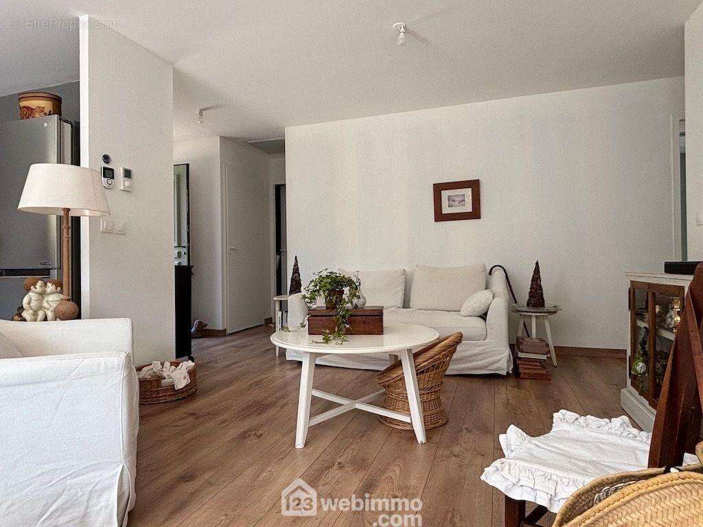 Espace salon, - Maison à BERUGES