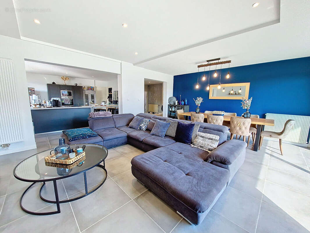 Maison à SURY-LE-COMTAL