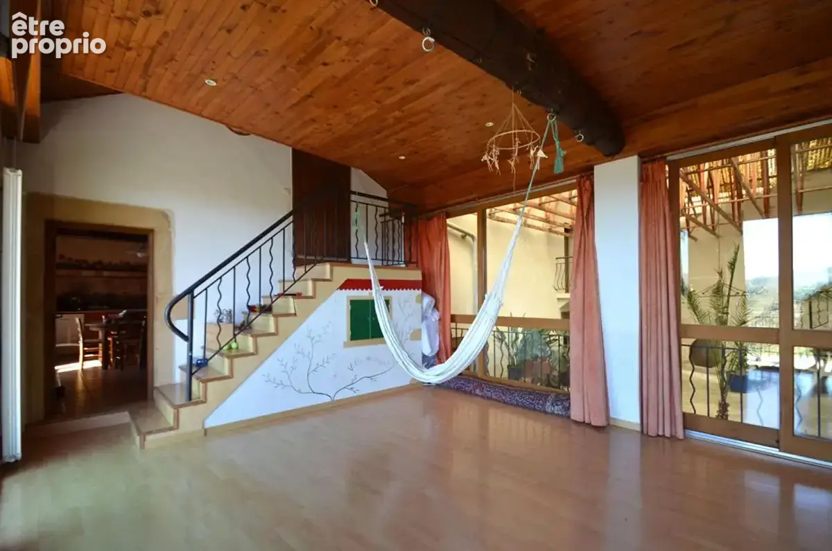 Maison de plus de 290 m2 avec plus de 6 000 m2  de terrain - photo 5