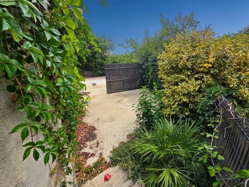 Maison à LAVAL-PRADEL