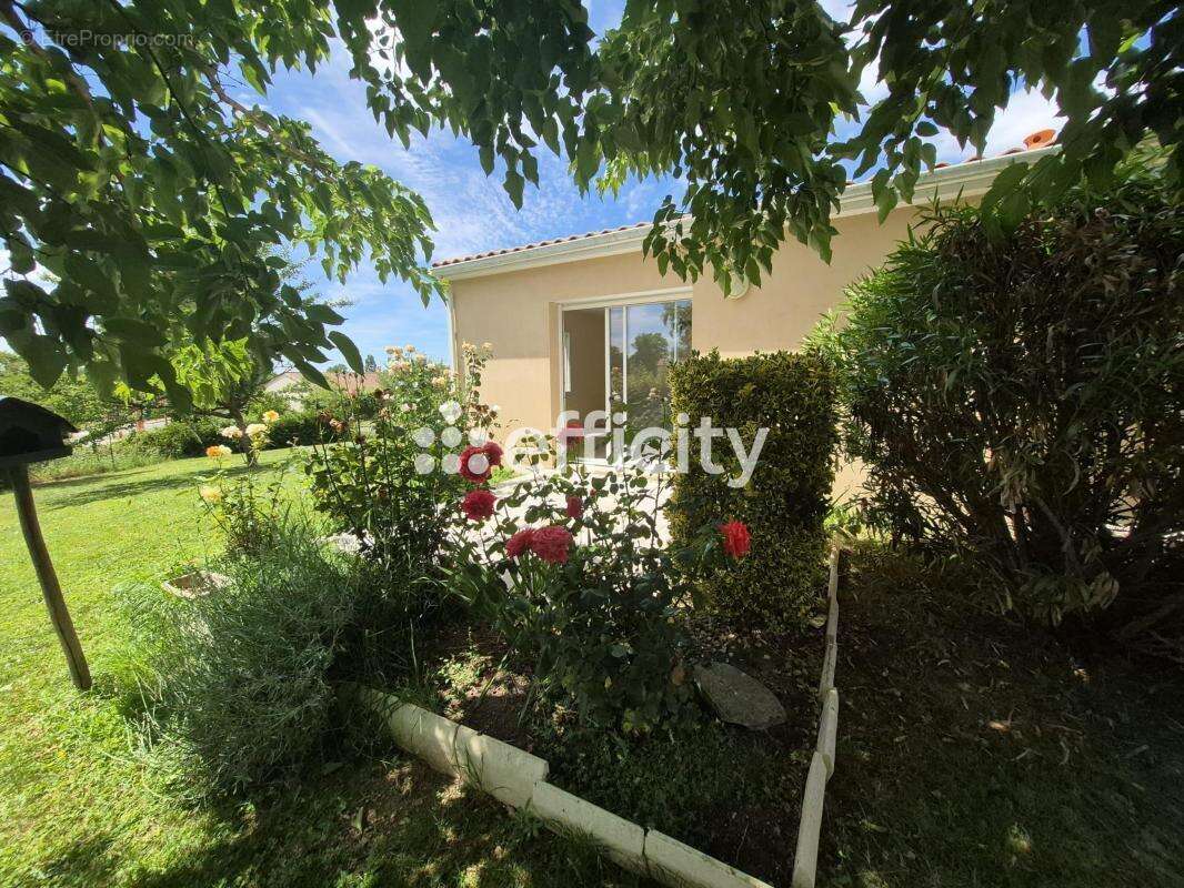 Maison 91 m² à Roumazieres-Loubert  - photo 11