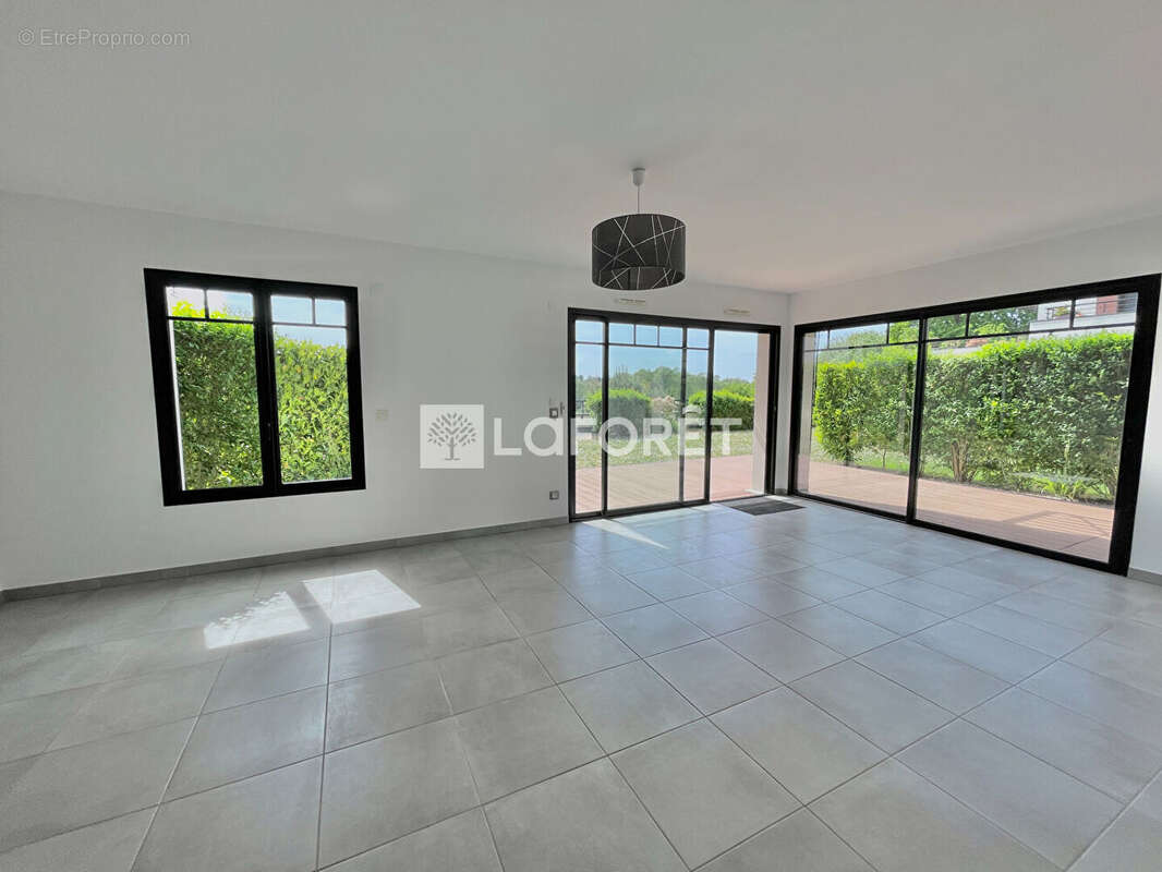 Appartement Santeny 3 pièce(s) 75 m2 - photo 8