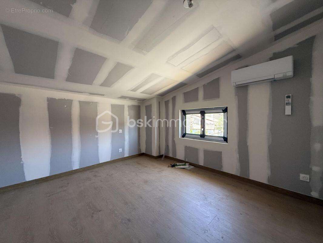Mondonville, maison T5 d'environ 125m2 sur deux niveau entièrement refaite à neuf mitoyenne par l'arrière - photo 7