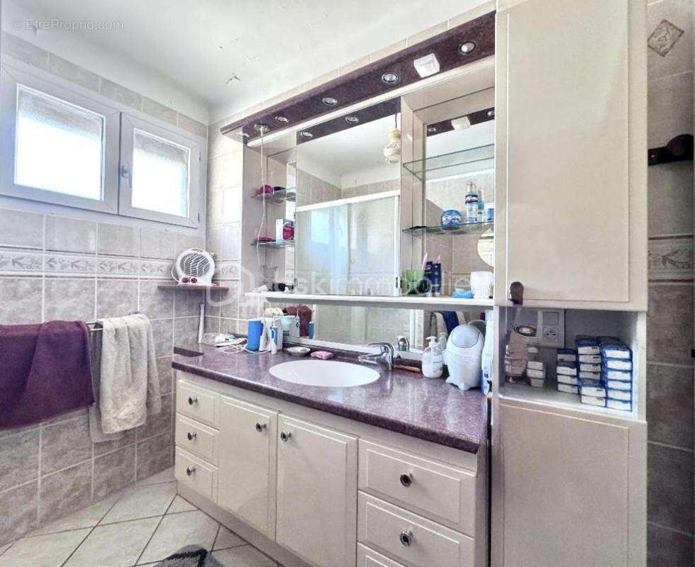 Achat Maison de plain-pied 4 chambres de 127 m² avec Terrain de 1478 m² – Piscine – Garage – Camps-la-Source (83170) - photo 17