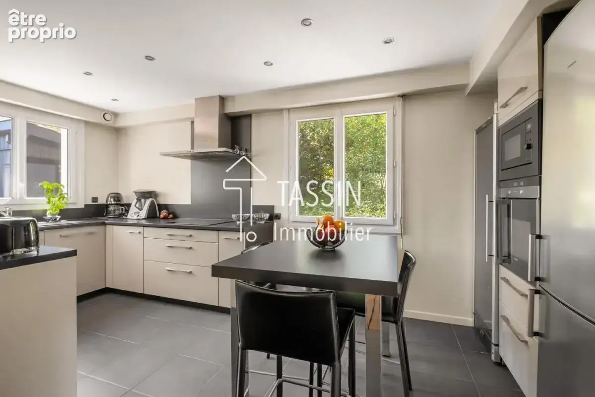 Tassin - Maison rénovée, au calme avec piscine - photo 4