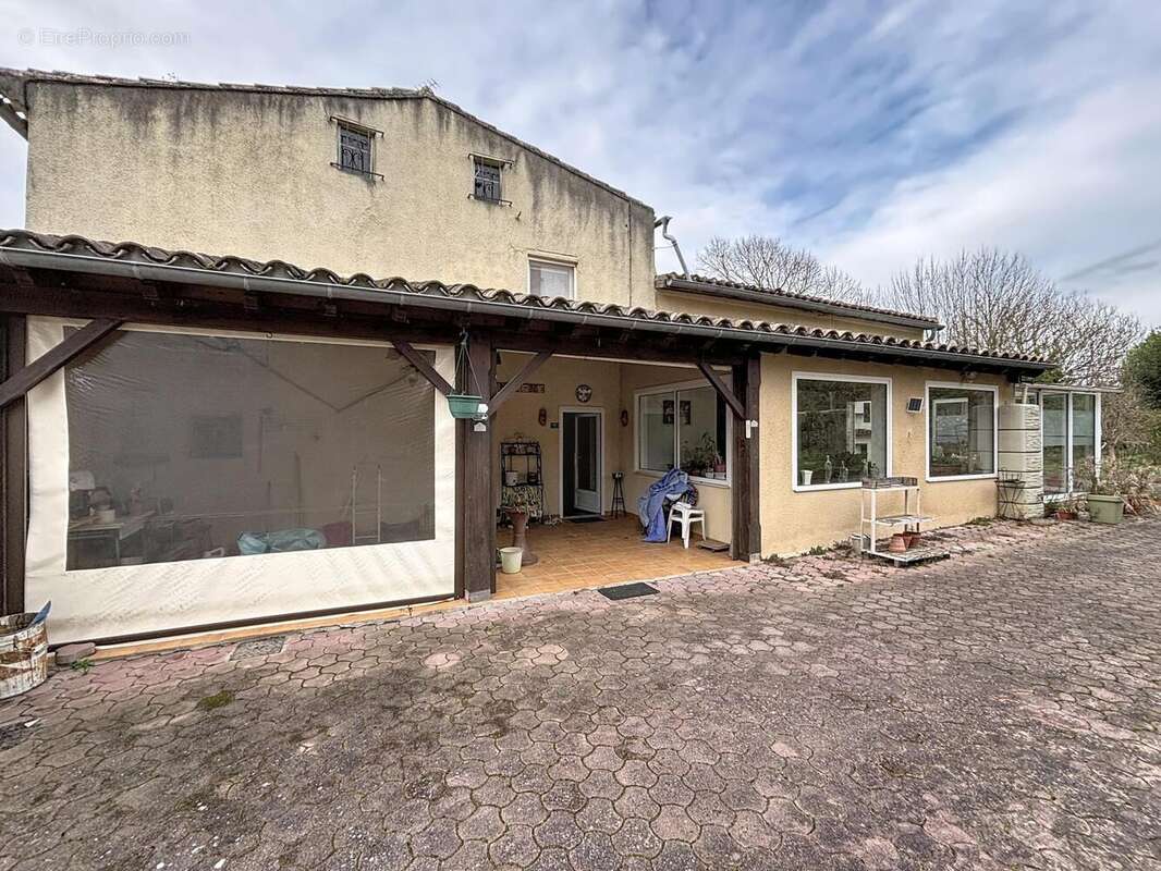 Maison 155 m² à Les Casses  - photo 2