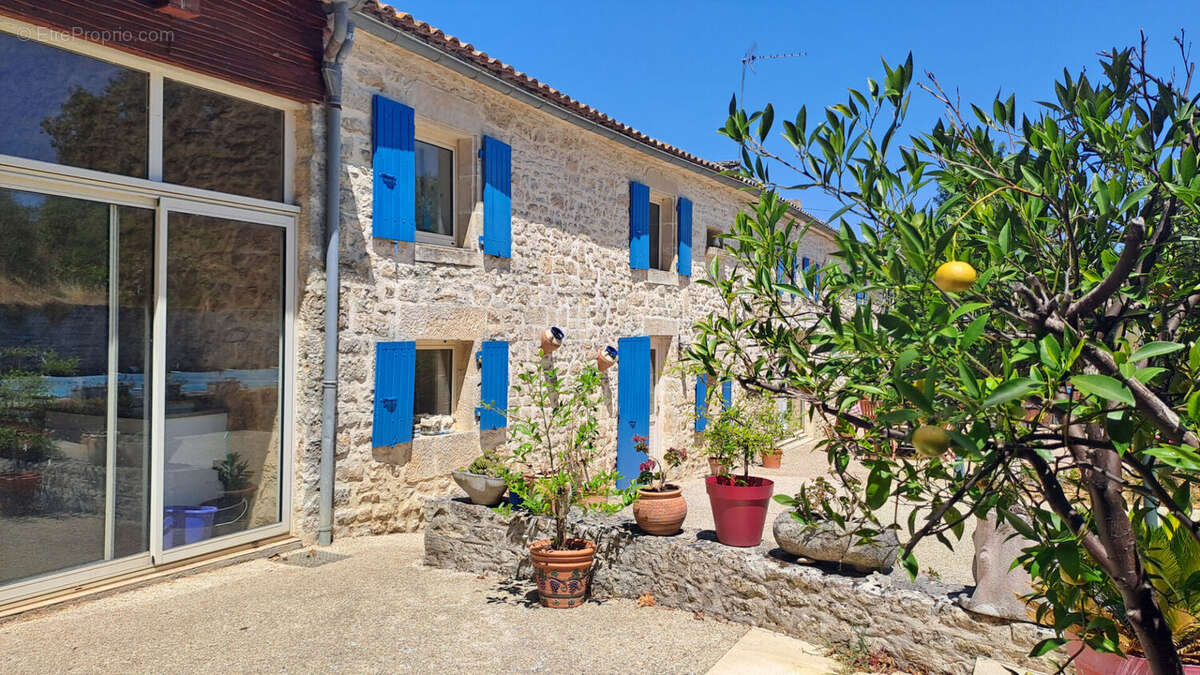 Maison 253 m² à Germond-Rouvre  - photo 3