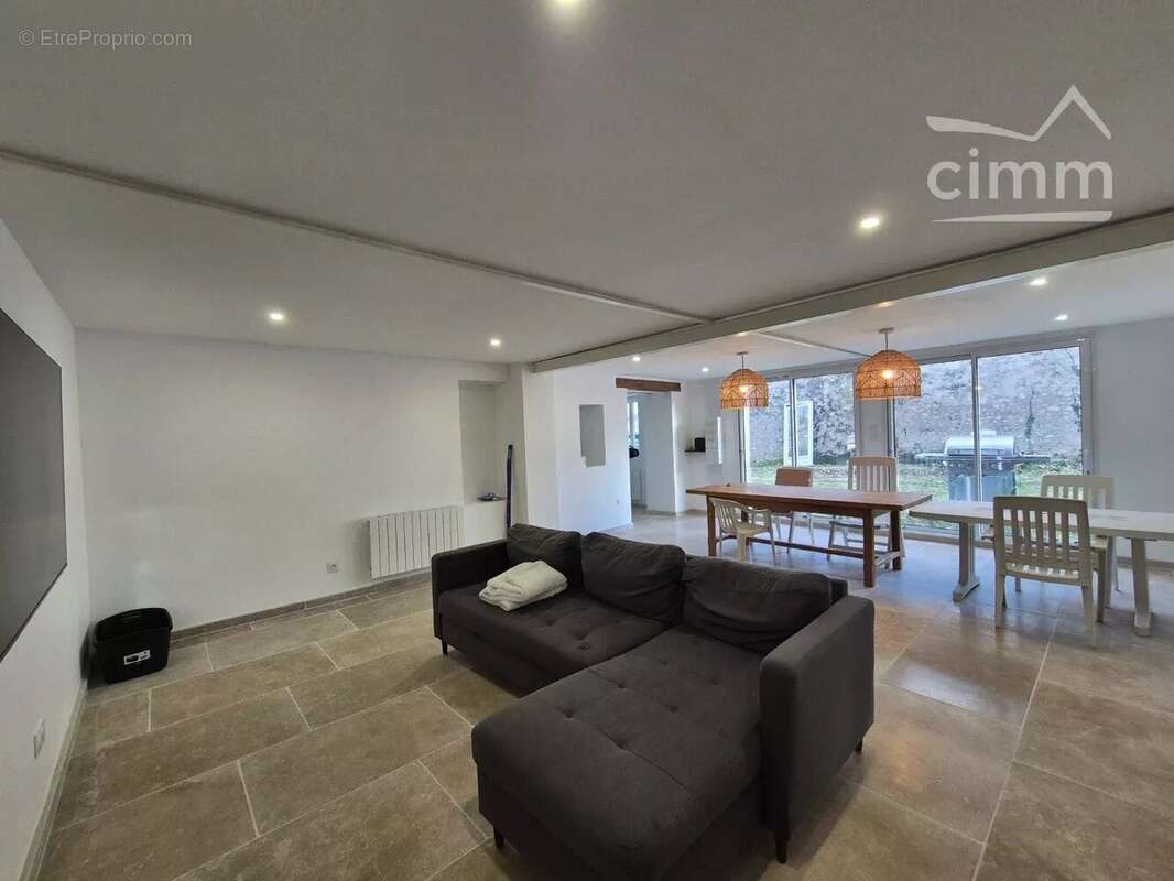 Maison de 290 m² avec 6 chambres, cave voûtée et double garage – Menars – Terrain 1 350 m² - photo 6