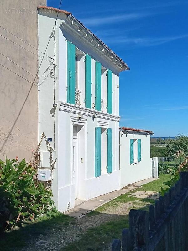 Photo 1 - Maison à SAINT-ESTEPHE