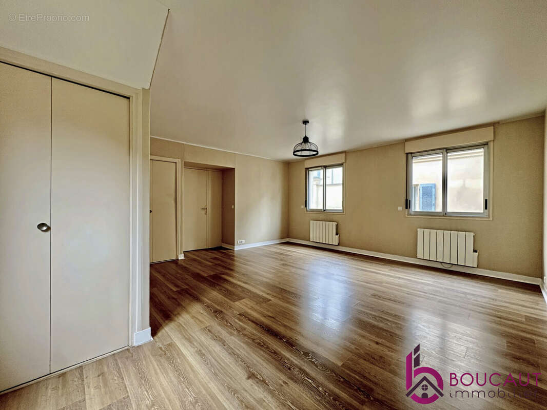 Appartement à LE PLESSIS-ROBINSON