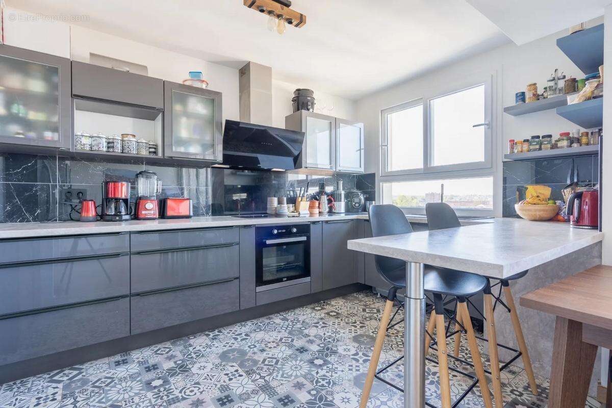 Appartement à LES PAVILLONS-SOUS-BOIS