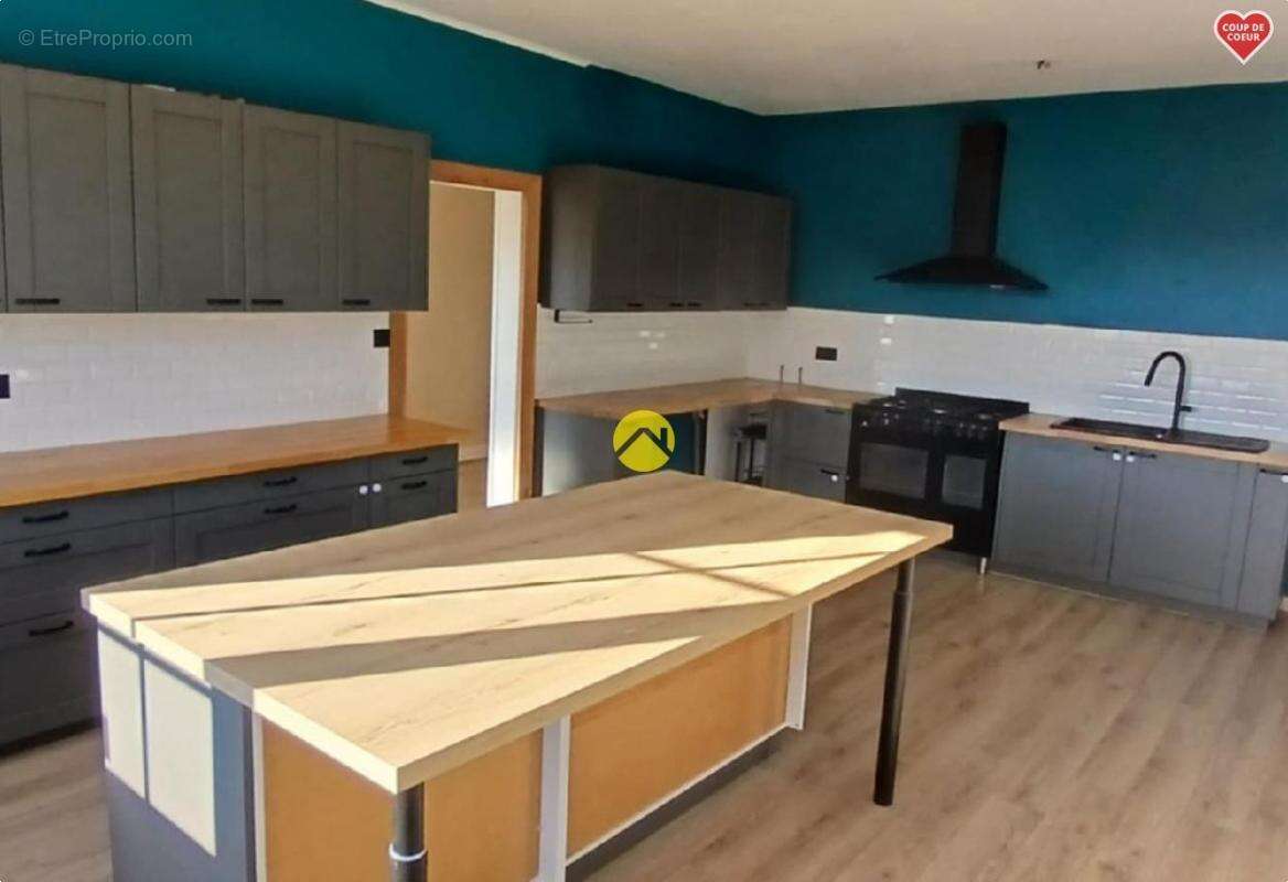 Maison à SAINT-ETIENNE-DE-FURSAC