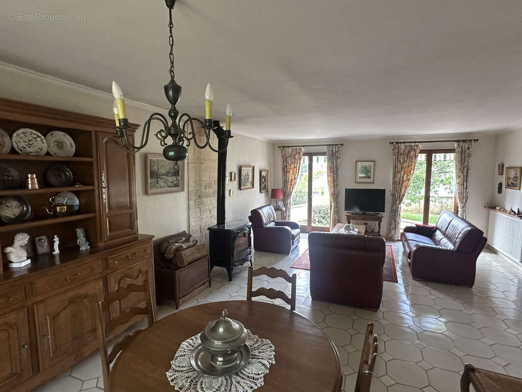 Maison à VAUX-LE-PENIL