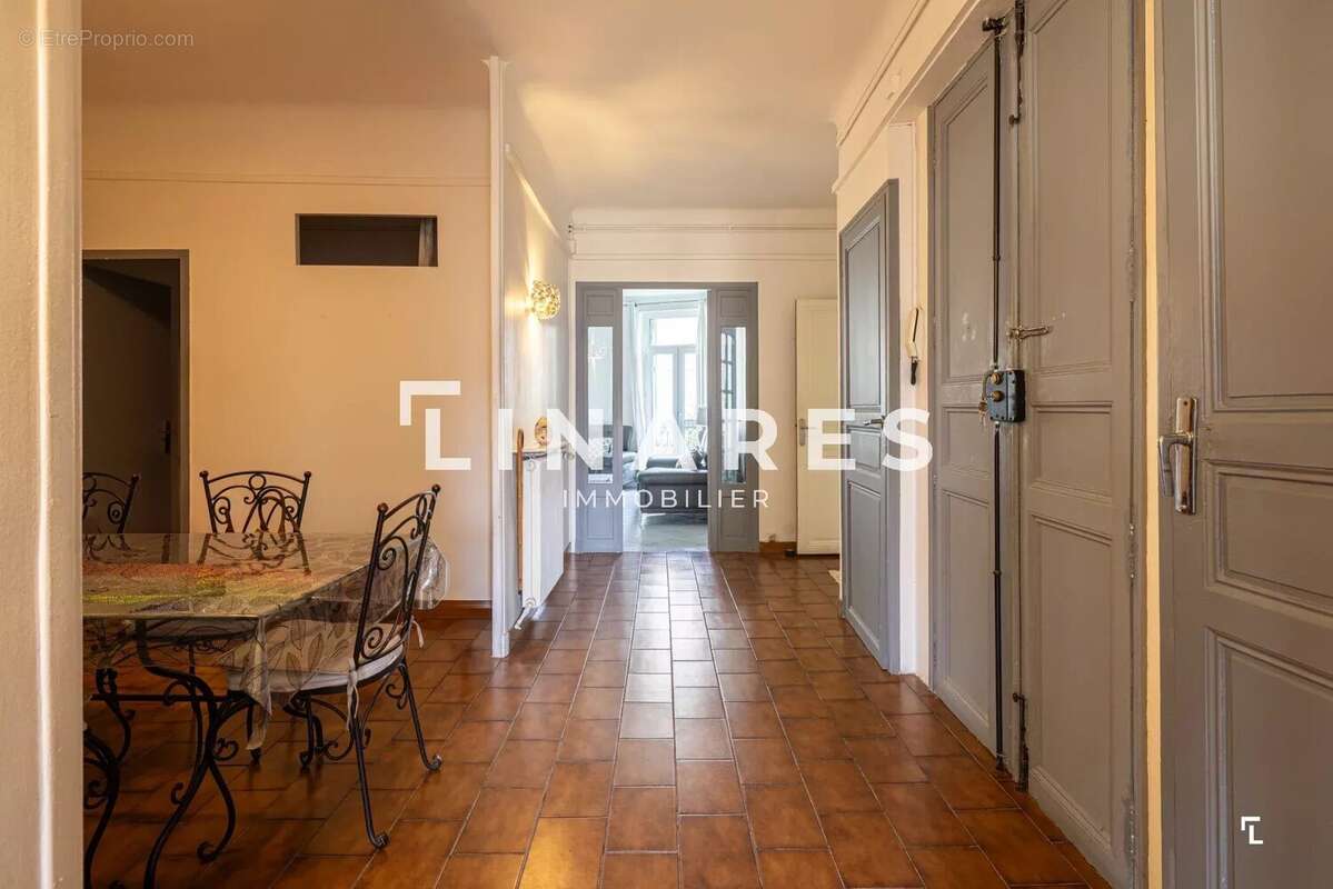 Appartement à MARSEILLE-1E