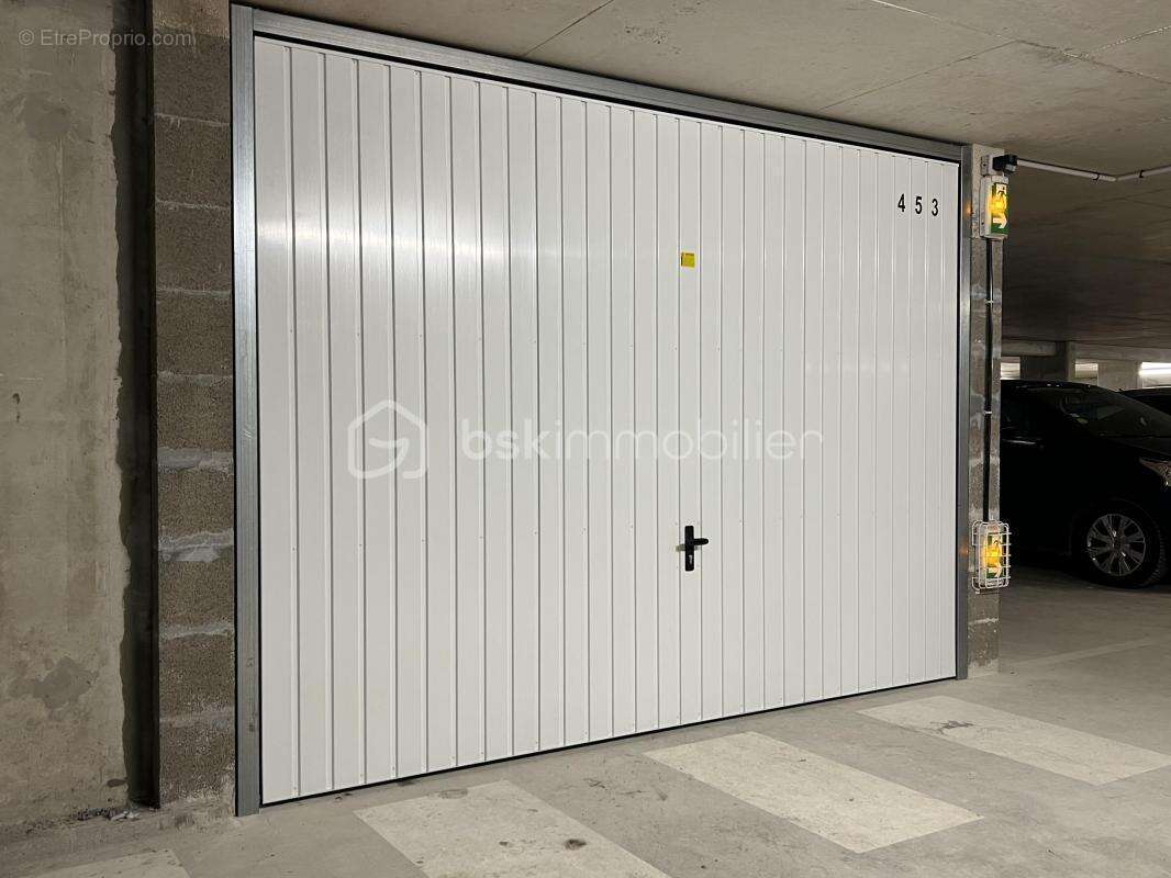 8 Box et 1 place de parking sur 167 m² + ou - - photo 7