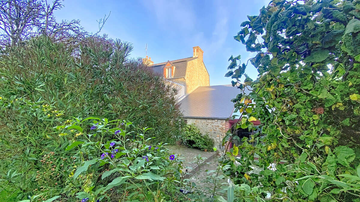 Maison à SAINT-PIERRE-EGLISE