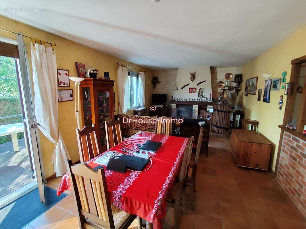 Maison à LA VILLE-AUX-CLERCS