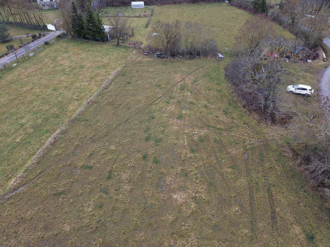 Terrain à SAINT-PIERRE-EYNAC