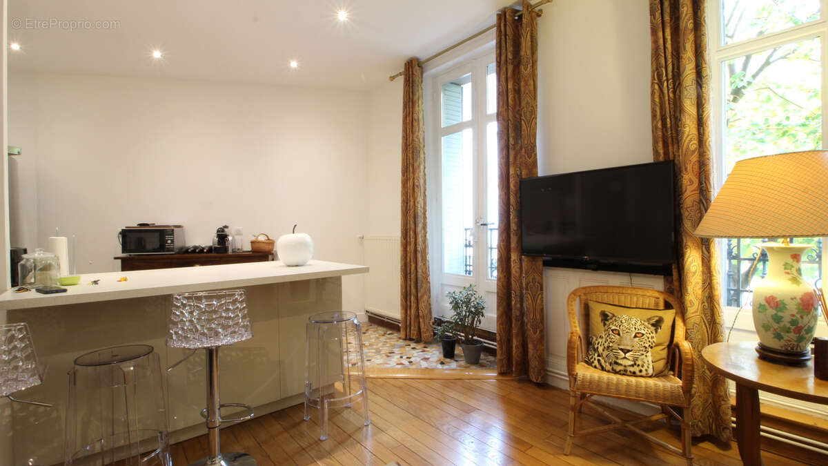 Bel appartement T2 avec ascenseur en centre-ville de Vichy avec cave et mansarde - photo 9