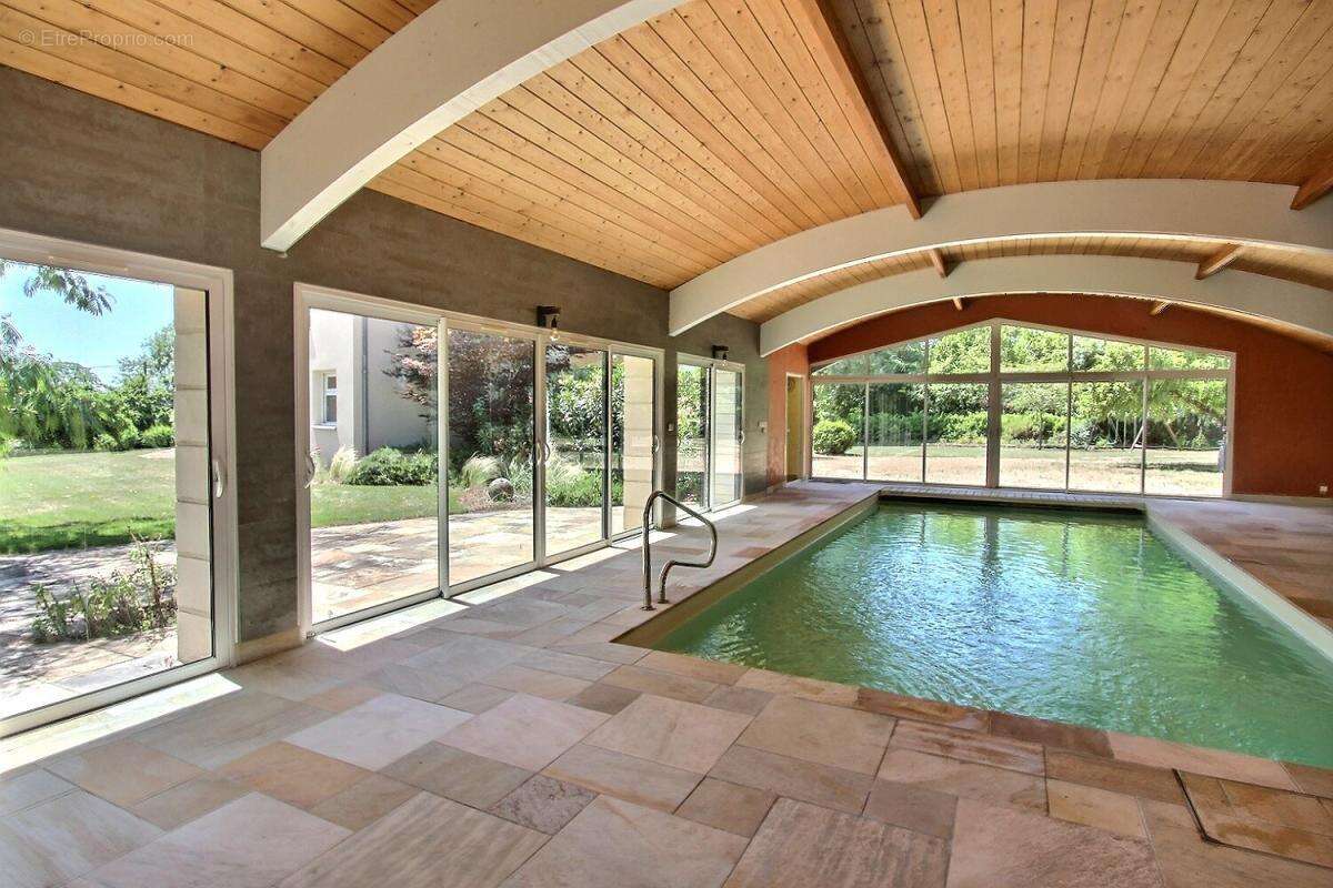 Maison d'architecte La Chapelle Saint Laud 8 pièces 244 m2 - photo 3